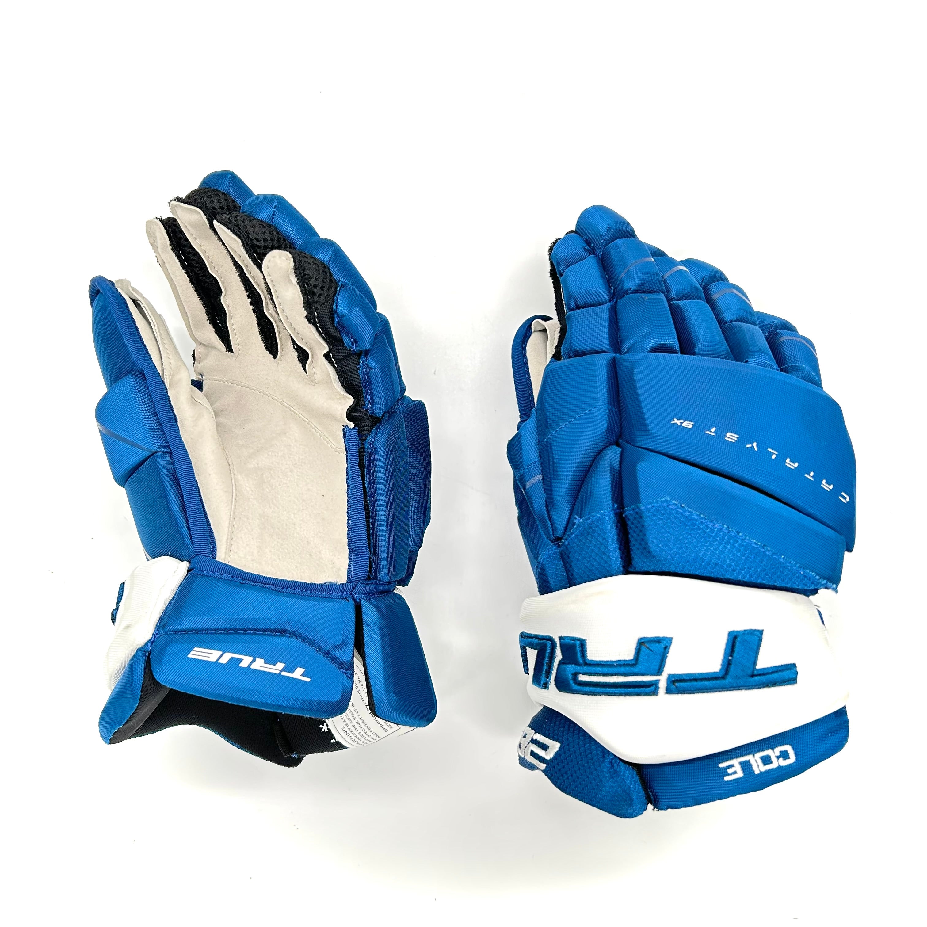 True Catalyst 9X - Gant NHL Pro Stock - Ian Cole (Bleu/Blanc)
